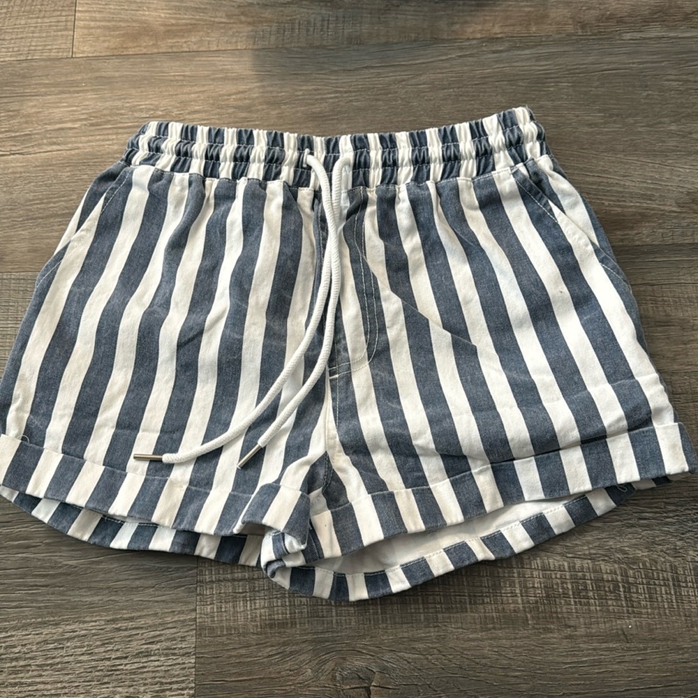 Forever21 striped shorts.
